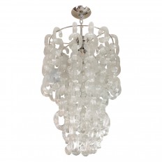 Chandelier composed of clear chain link glass 